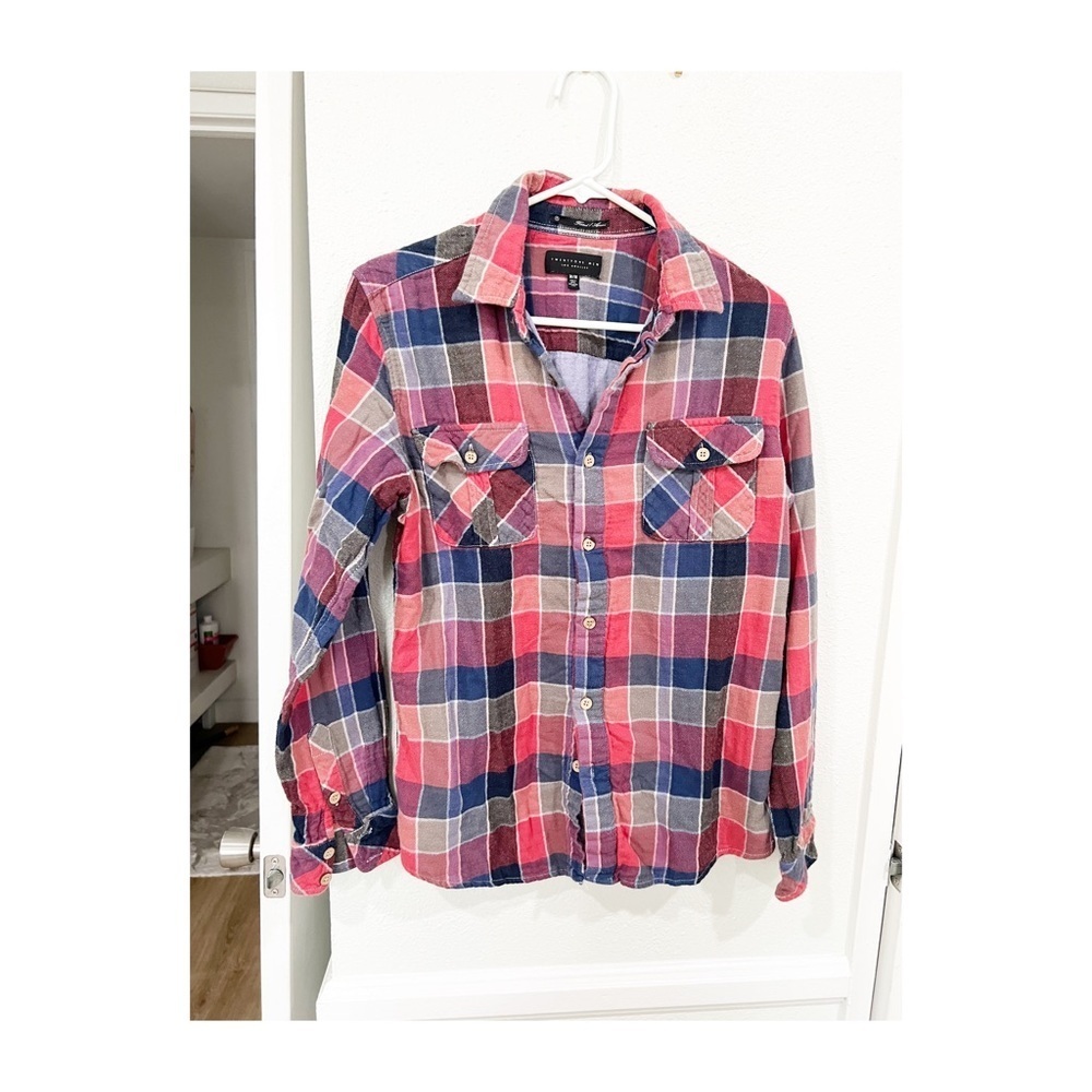 - 🌿💫🌟- 👔 Casual Plaid long-sleeve button shirt (Medium)